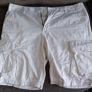 Old Navy cream cargo shorts